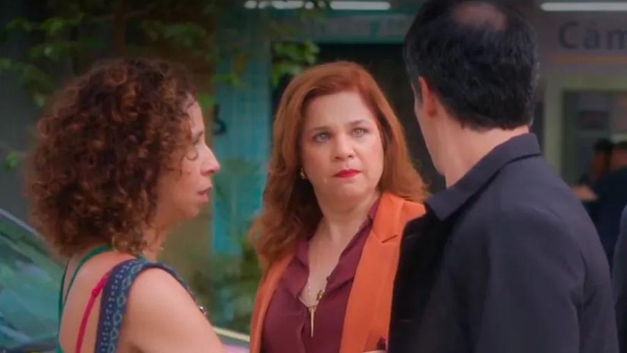 Adriana (Thalita Carauta), Helena (Isabel Teixeira) e Jonas (Mateus Solano) em "Elas por Elas" - Reprodução/Globo