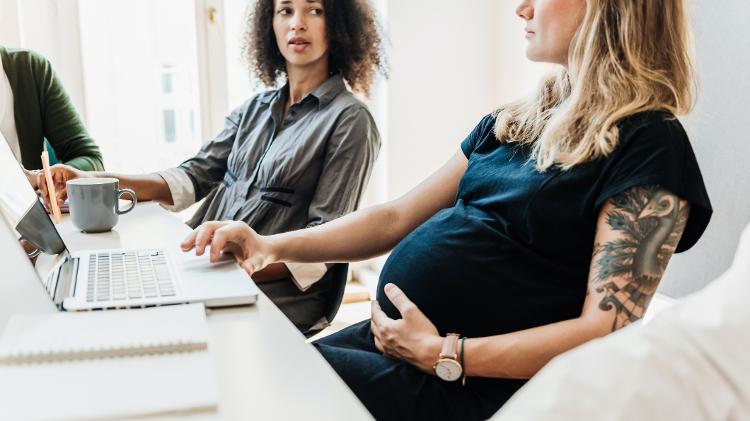 Estudo revelou que 66% dos pais que trabalham sofrem de burnout parental, com 68% das mães e 42% dos pais afetados.