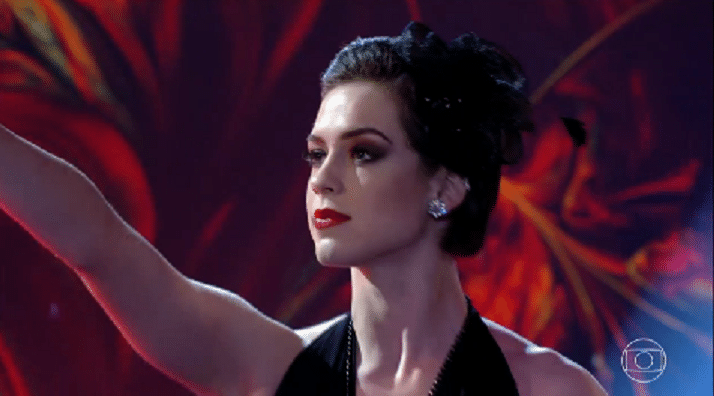 30.out.2016 - Sophia Abrahão foi a primeira a disputar a semifinal da "Dança dos Famosos" - Reprodução/TV Globo