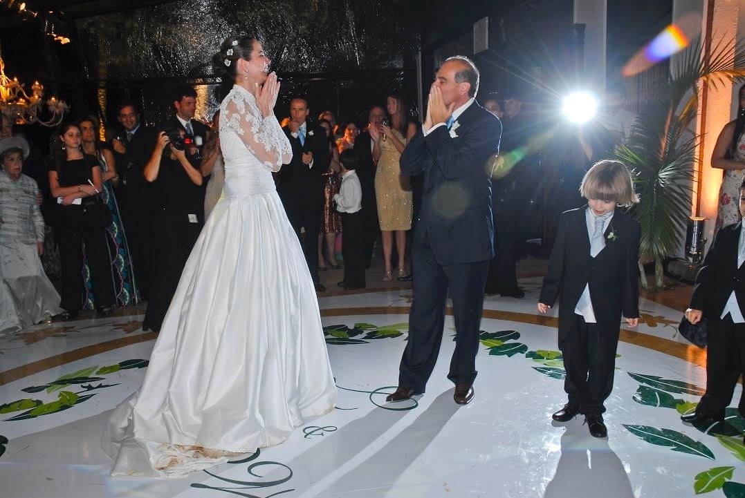 25.nov.2016 - João registrou Luciana Gimenez e Marcelo de Carvalho dançando a valsa durante o casamento em agosto de 2006 - João Passos/Arquivo pessoal