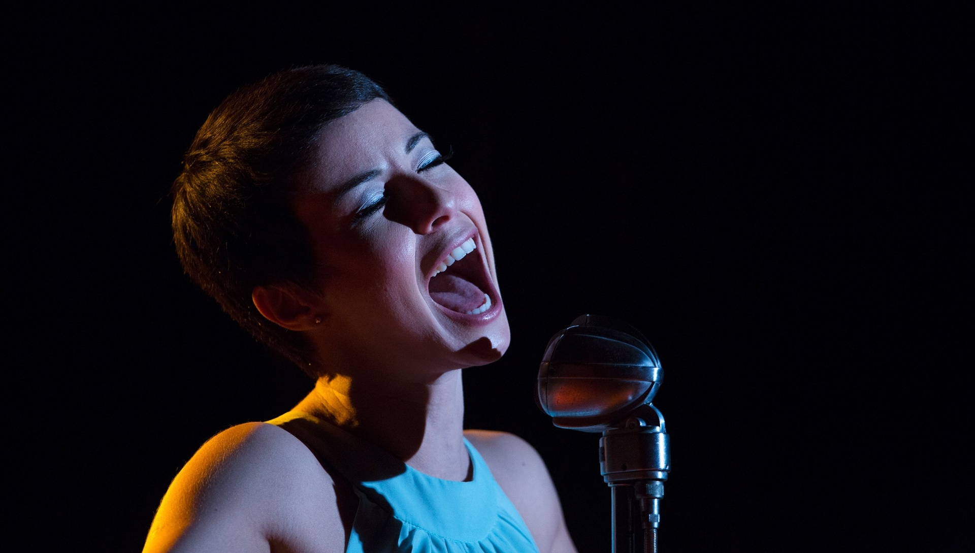 Andréia Horta em cena de "Elis", cinebiografia dirigida por Hugo Prata - Divulgação