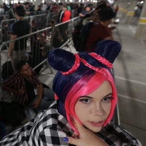 1º.dez.2016 - Público aguarda a abertura dos portões para o primeiro dia de Comic Con Experience, em São Paulo - Ricardo Matsukawa/UOL