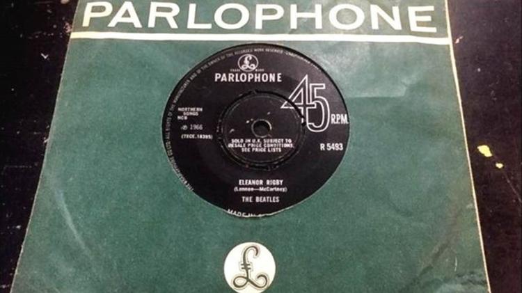 O single original de Eleanor Rigby, lançada em 1966 - BBC - BBC