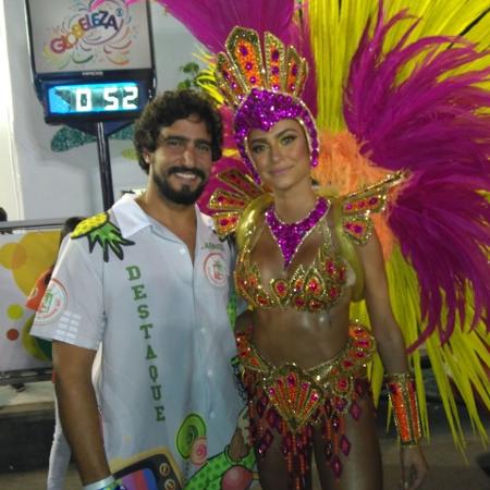 Musa da Grande Rio, Thaila Ayala posa na avenida com o namorado, Renato Góes - Liane Rosa/UOL