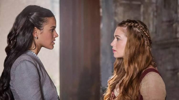 Um dos segredos revelados na reta final é o parentesco entre Catarina (Bruna Marquezine) e Amália (Marina Ruy Barbosa): as duas são irmãs - Divulgação/TV Globo - Divulgação/TV Globo