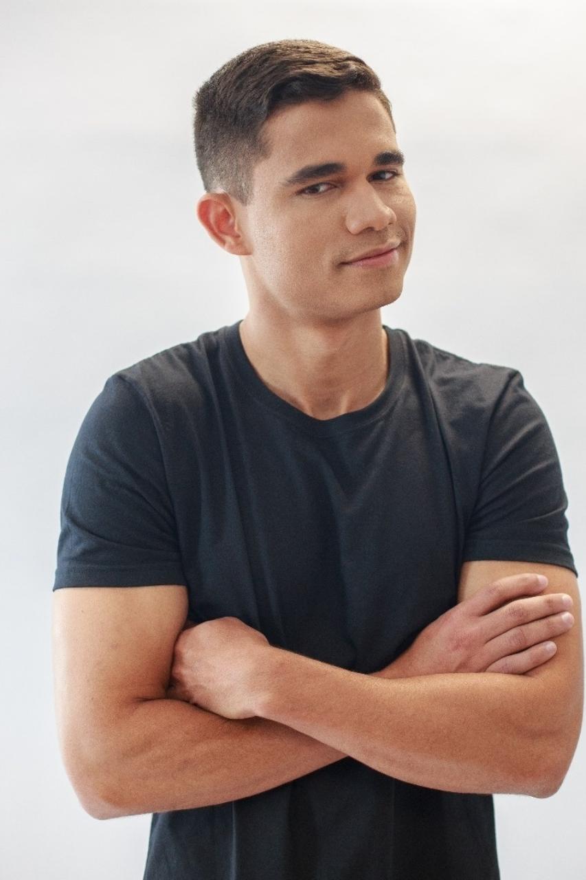 Clebson Teixeira, de 26 anos, que trabalha com tecnologia da informação de uma grande empresa de Belo Horizonte, entrou para a agência de modelos Versailles, que fica na capital mineira - Divulgação/Agência Versailles