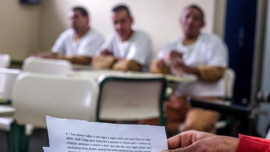 Homens enquadrados na Lei Maria da Penha participam de projeto dentro de presídio de Jundiaí (SP) - Ricardo Matsukawa/Universa