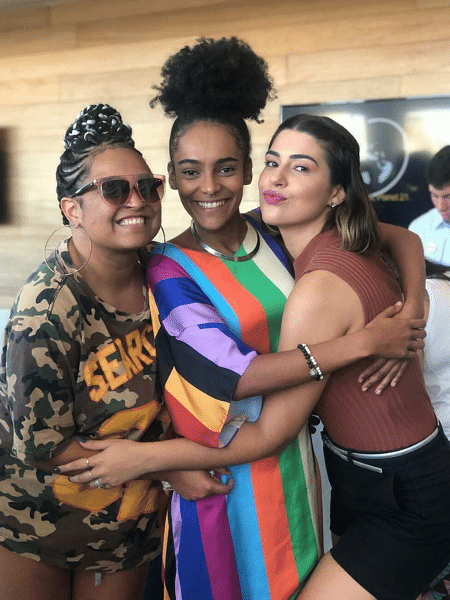 Rízia, Gabriela e Vivian Amorim posam para foto nos estúdios da Globo  - Reprodução/Twitter