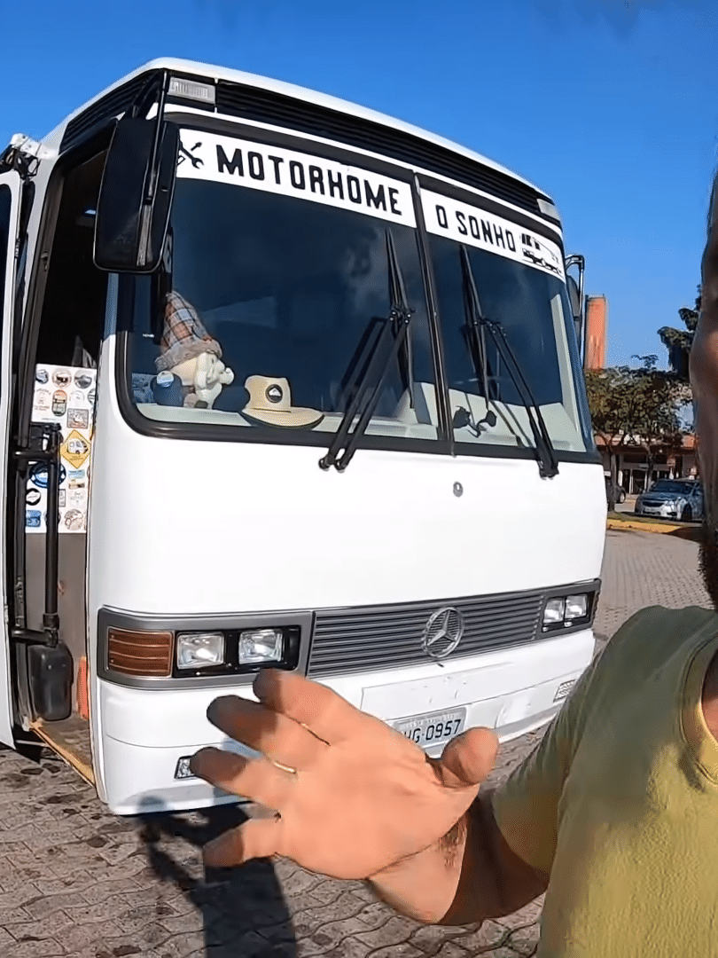 Casa sobre rodas: como um apaixonado por ônibus fez seu próprio motorhome -  02/05/2021 - UOL Carros