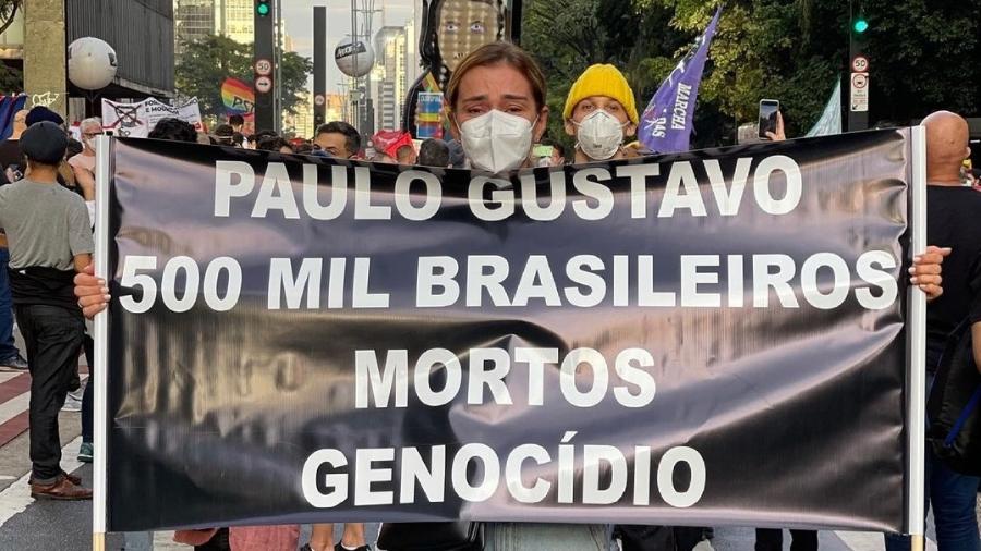 Mônica Martelli em protesto contra Bolsonaro - Reprodução/Instagram