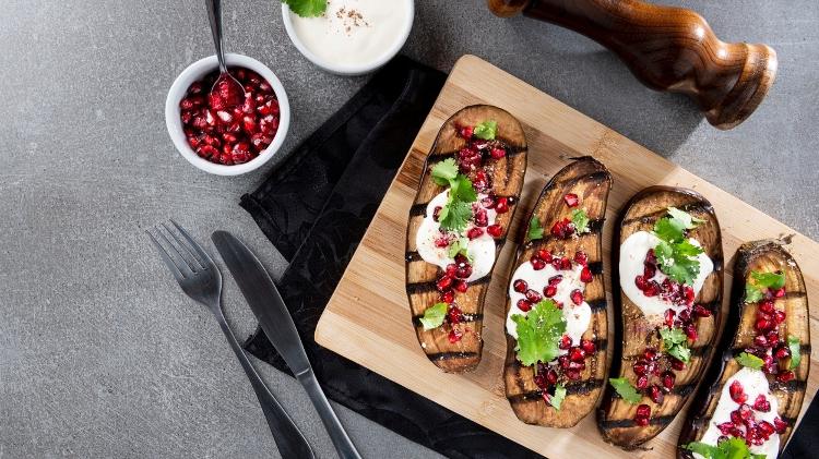 romã com berinjela - iStock - iStock