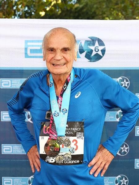 Drauzio Varella após completar a Maratona de Londres 2022 e conquistar a Six Star Medal  - Reprodução/Instagram