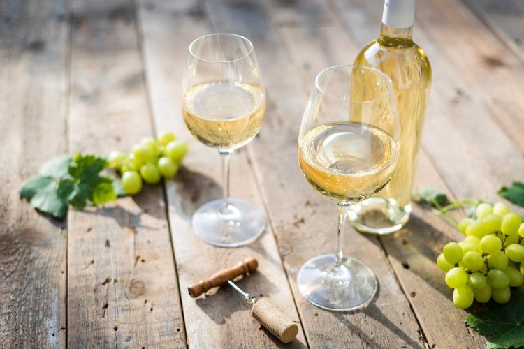 Vinhos verdes têm tudo a ver com o clima e o paladar brasileiro - Getty Images/iStockphoto - Getty Images/iStockphoto