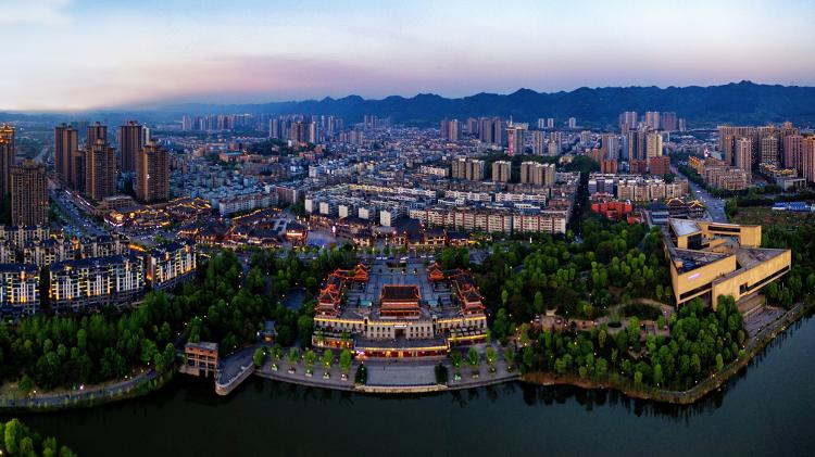 Vista aérea de Chongqing, na China, revela múltiplos níveis da cidade Vista aérea de Chongqing, na China, revela múltiplos níveis da cidade