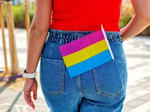 Pansexualidade não é bagunça! Orientação defende amor e conexão sem limites