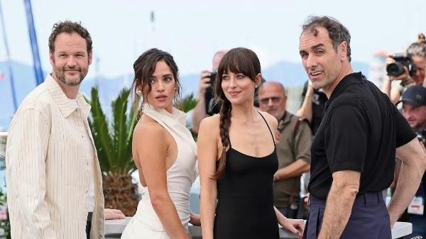 Kyle Marvin, Adria Arjona, Dakota Johnson e Michael Angelo Covino, os protagonistas