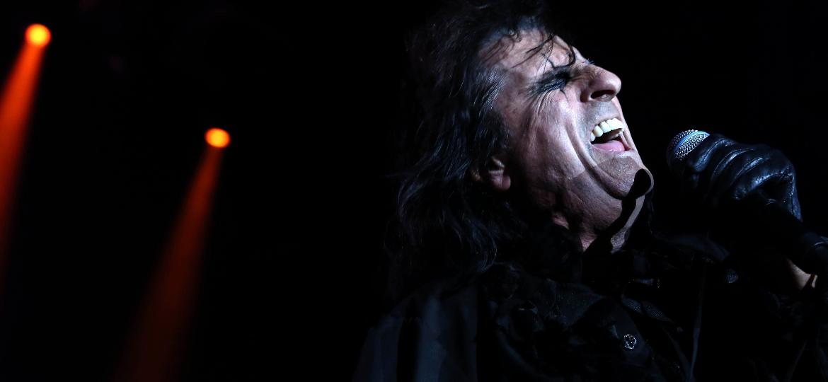 24.set.2015 - Alice Cooper se apresenta com o grupo Hollywood Vampire no palco Mundo no Rock in Rio - Marco Teixeira/UOL