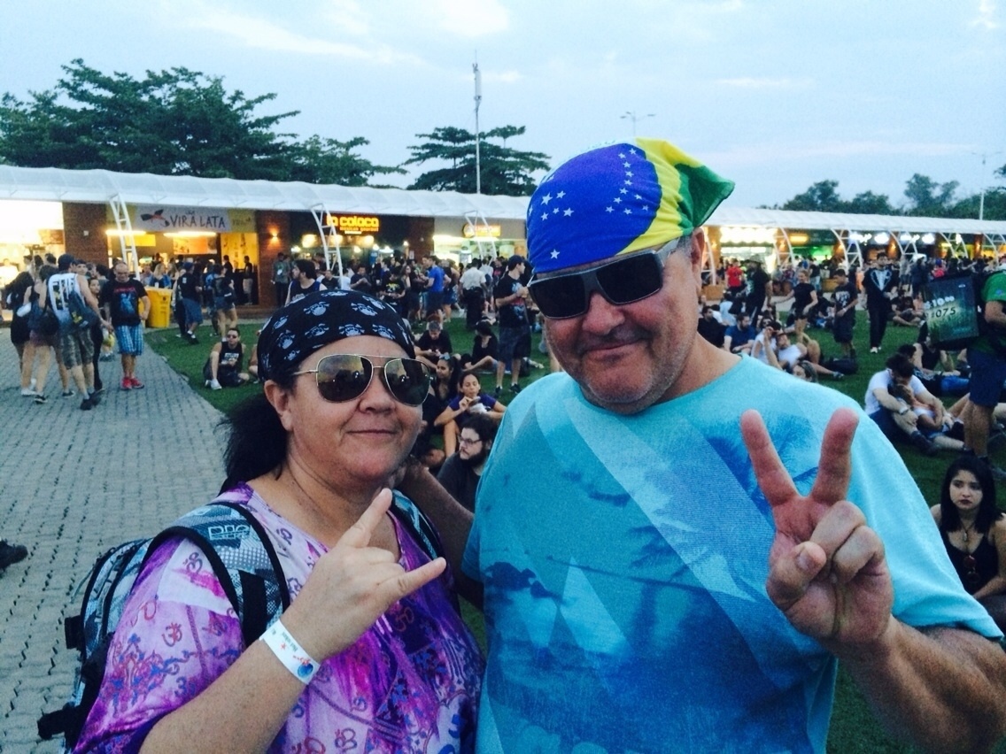 25.set.2015 - Marina Dias da Silva, 43, e o irmão Daniel, 52, no quinto dia do Rock in Rio 2015 - Tiago Dias/UOL