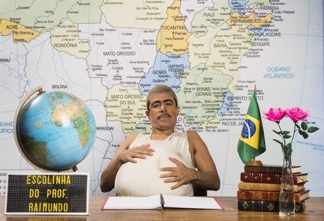 Marcius Melhem vira Seu Boneco, aluno barrigudo que vive cheio de fome. Na versão original, era interpretado por Lug de Paula - João Miguel Júnior/TV Globo