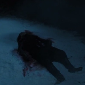 8.mar.2016 - Corpo de Jon Snow (Kit Harington) aparece no trailer da sexta temporada de "Game of Thrones" - Reprodução/HBO  - Reprodução/HBO 