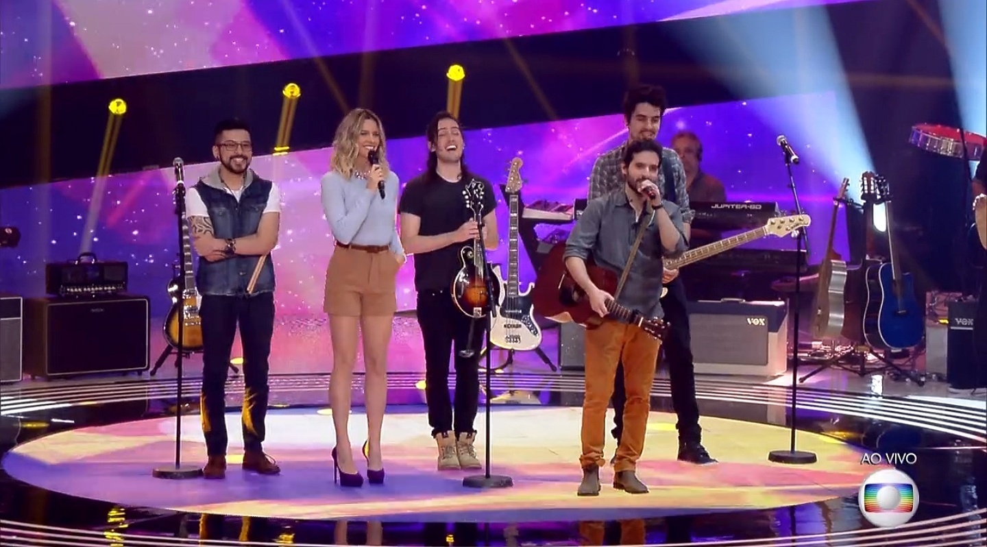 17.abr.2016 - A banda Pagan John apresenta versão folk de "Sina", hit de Djavan, no palco do programa "SuperStar" - Reprodução/TV Globo