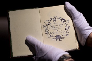 Imagem do livro "Os Contos de Beedle, o Bardo", de J. K. Rowling - Sotheby´s/Reprodução