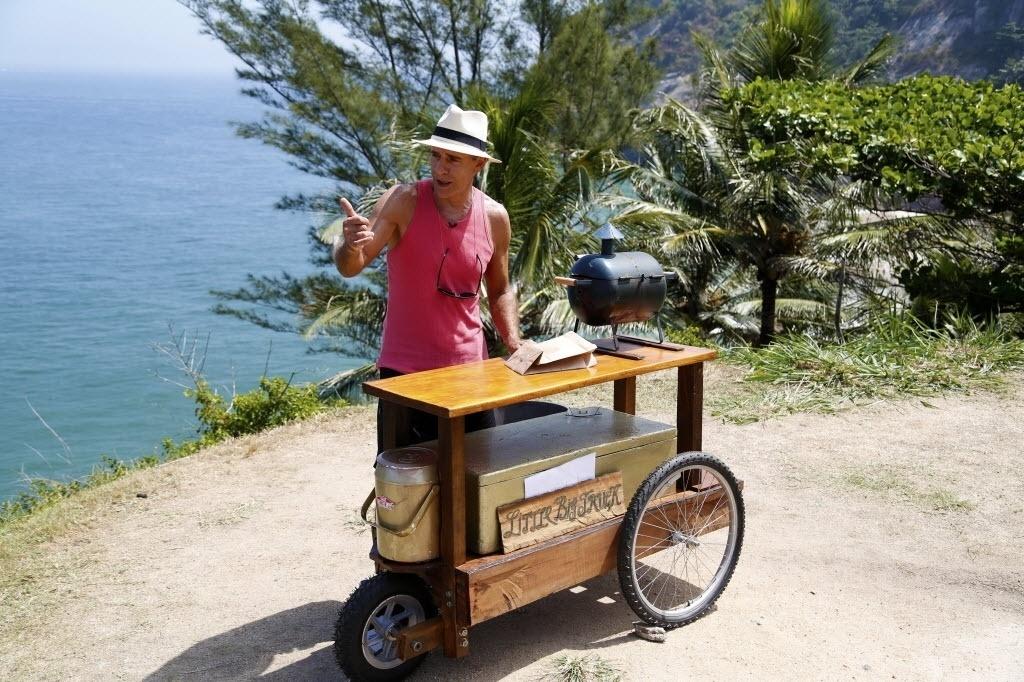 Mario Gomes inaugura venda de hambúrguer gourmet na praia da Joatinga, no Rio de Janeiro - Marcelo de Jesus/UOL