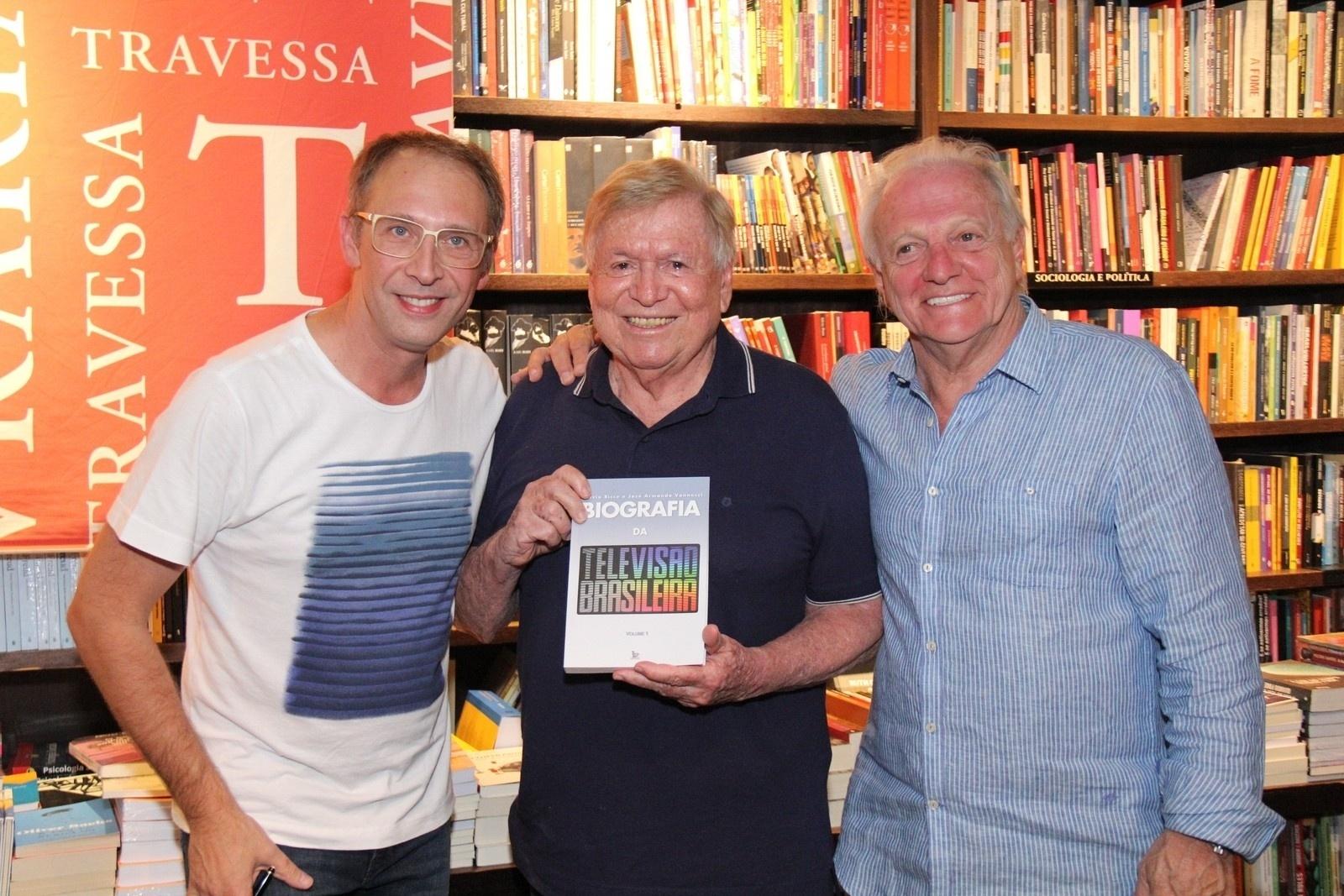 Boni no lançamento da "Biografia de Televisão Brasileira", dos jornalistas Flávio Ricco e José Armando Vannucci, no Rio - Wallace Barbosa/AgNews