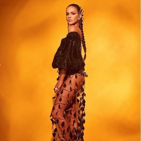 Bruna usou um modelo transparente no Baile da Vogue e ganhou elogios do namorado Neymar - Reprodução/Instagram/@brunamarquezine
