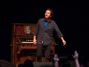 Depois de tocar com o Pearl Jam no Lollapalooza, Eddie Vedder faz apresentação solo em São Paulo - Simon Plestenjak/UOL