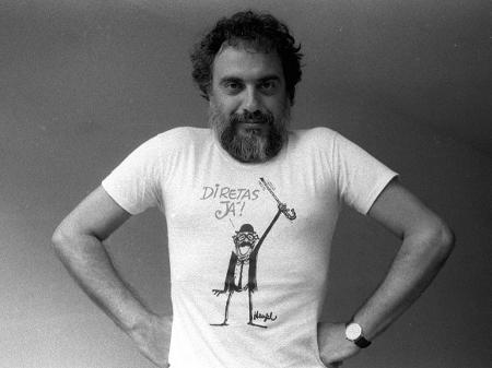O cartunista Henfil usa a camiseta do personagem de Teotônio Vilela, criado por ela para a campanha das Diretas Já - Avani Stein/Folhapress