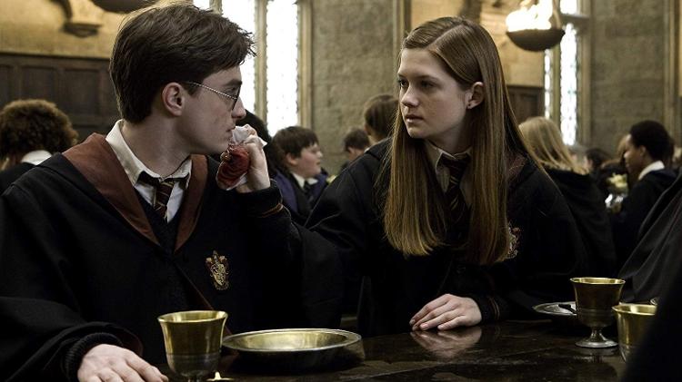 Daniel Radcliffe e Bonnie Wright em "Harry Potter e o Enigma do Príncipe" (2009)