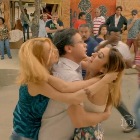 Gilda e Danda brigam por Cícero em "I Love Paraisópolis" - Reprodução/TV Globo - Reprodução/TV Globo