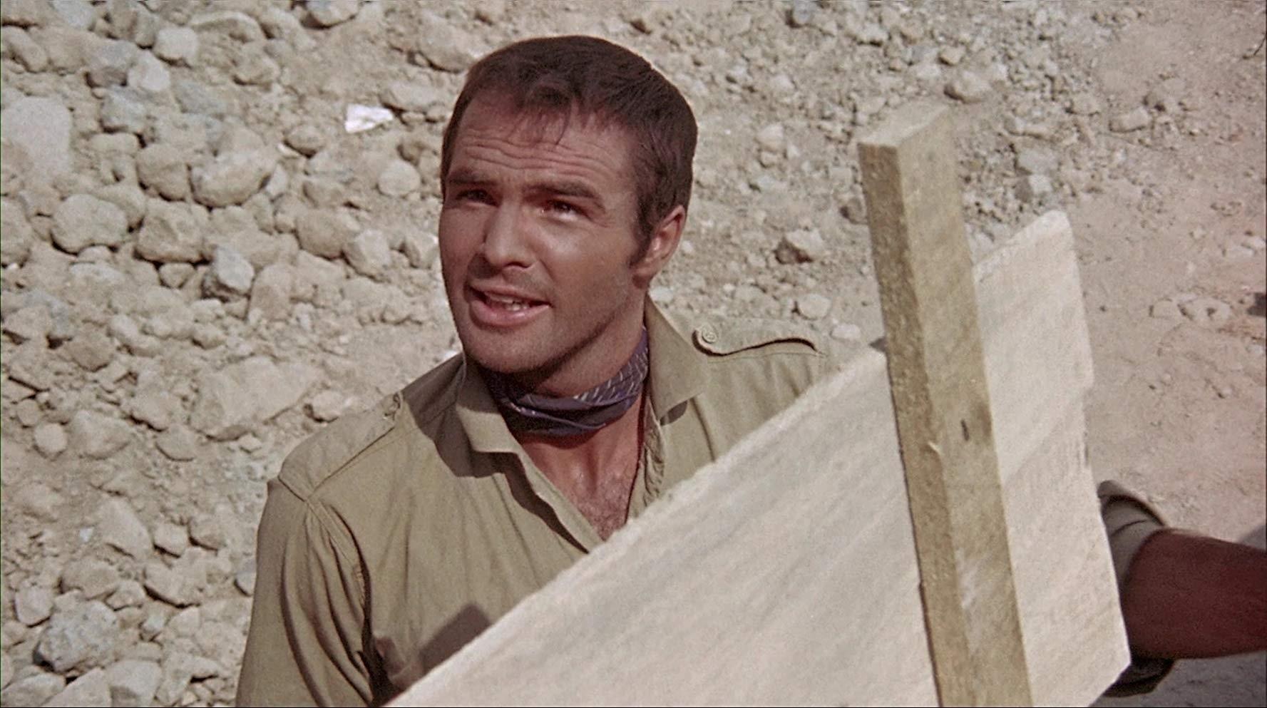Burt Reynolds em cena de "Tubarão" (1969), de Samuel Fuller - Tubarão (1969)