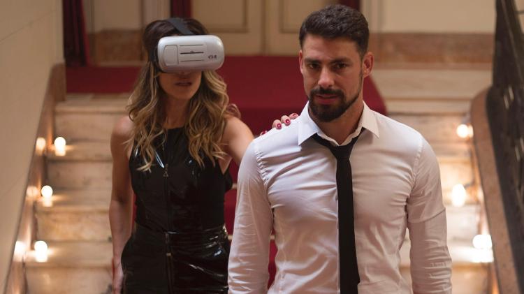 Ingrid Guimarães cai nos braços de Cauã Reymond em "De Pernas Pro Ar 3" - Divulgação - Divulgação