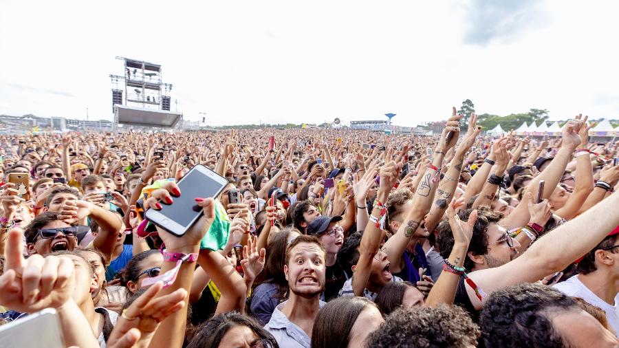 Multidão se emociona com show do The Neighbourhood no Lollapalooza