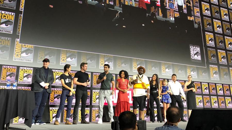 O elenco de Os Eternos se reúne no palco do Hall H, na San Diego Comic-Con - Reprodução/Twitter