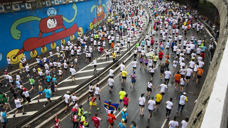 Maior corrida de rua do Brasil, a São Silvestre reúne cerca de 30 mil atletas profissionais e amadores -  Danilo Verpa/Folhapress