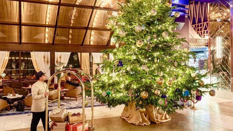 Árvore milionária de Natal está no saguão do hotel Kempinski Hotel Bahia - Divulgação