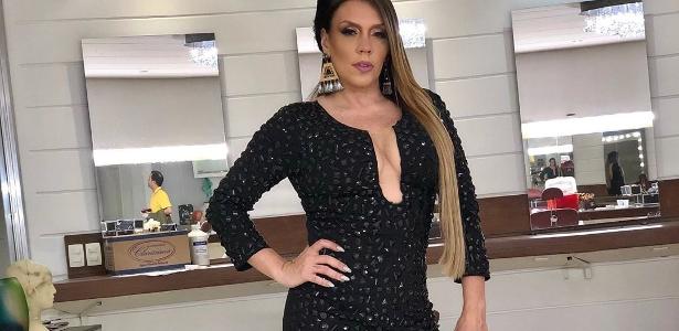 Dois dias após assédio | Simony abandona transmissão de Carnaval da RedeTV!: 'Me senti um nada'