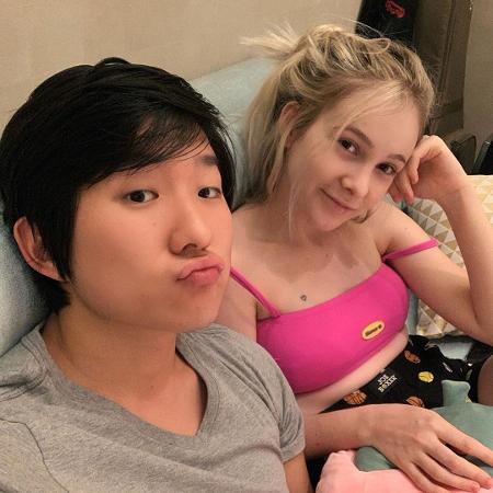 Pyong Lee e a mulher, Sammy, explicaram que a mudança temporária de casa foi motivada por um projeto do hipnólogo  - Reprodução/Instagram