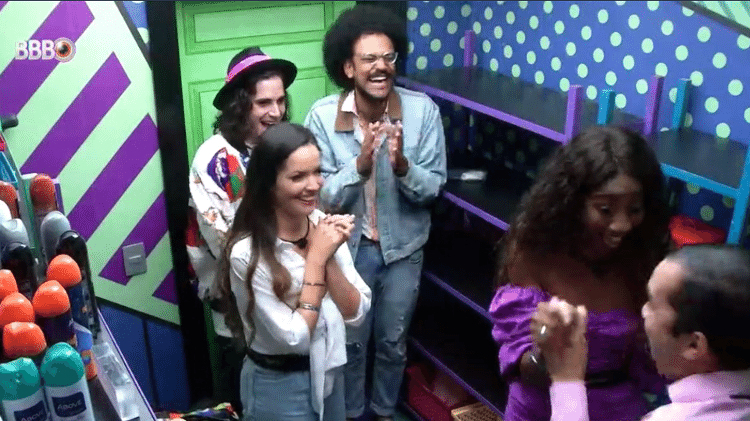 BBB 21: Gil comemora na despensa - Reprodução/Globoplay - Reprodução/Globoplay