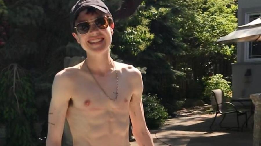 Elliot Page aparece sem camisa pela primeira vez desde que se assumiu trans - Instagram/@elliotpage
