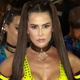 Deborah Secco foi outro nome a passar pela Sapucaí e chamou atenção pelo look escolhido - Dilson Silva/Agnews