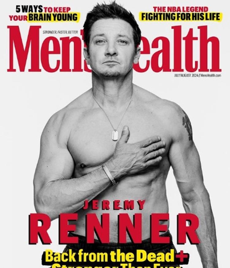 Jeremy Renner posa 1 ano e meio após acidente