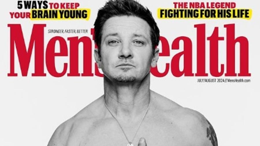 Jeremy Renner posa 1 ano e meio após acidente