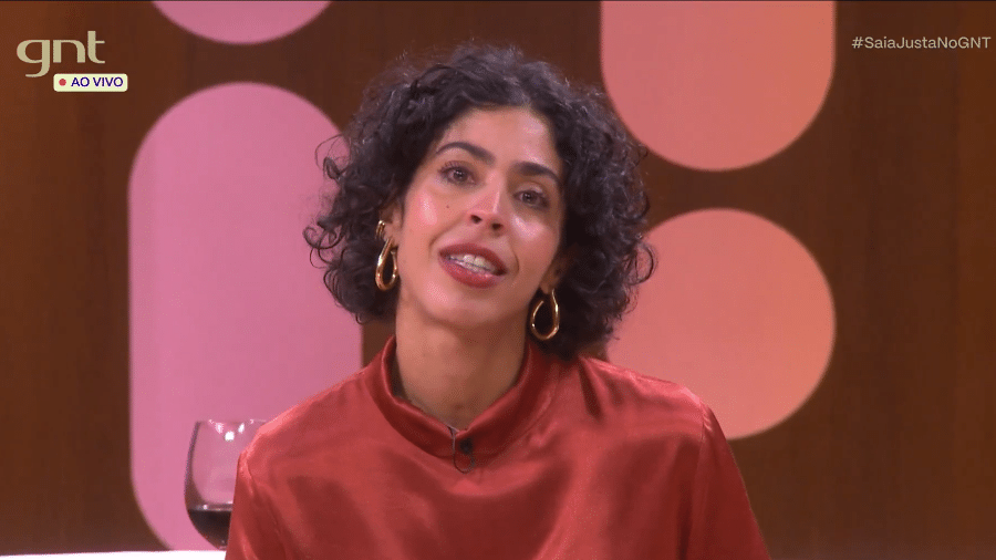Bela Gil se emocionou ao falar sobre a irmã no Saia Justa Bela Gil se emocionou ao falar sobre a irmã no Saia Justa