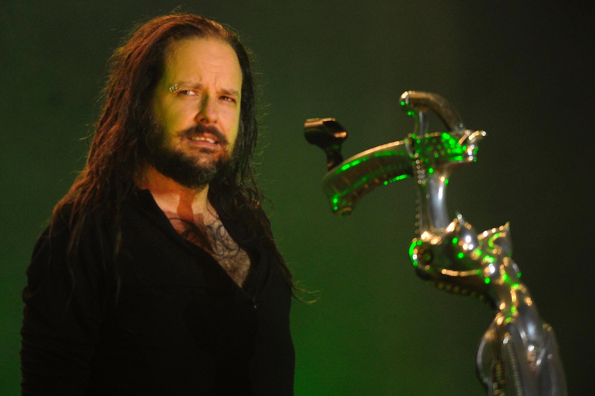 19.set.2015 - O vocalista do Korn Jonathan Davis se apresenta no palco Sunset no segundo dia do Rock in Rio 2015 - Dhavid normado/Agência Estado