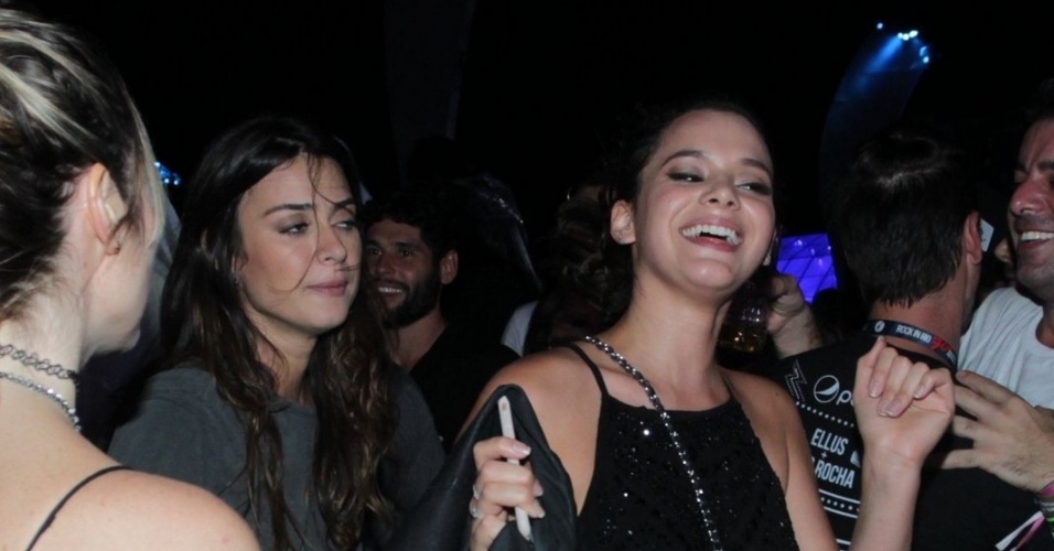 27.set.2015 - Bruna Marquezine e Thaila Ayala dançam ao som de Katy Perry no último dia de Rock in Rio