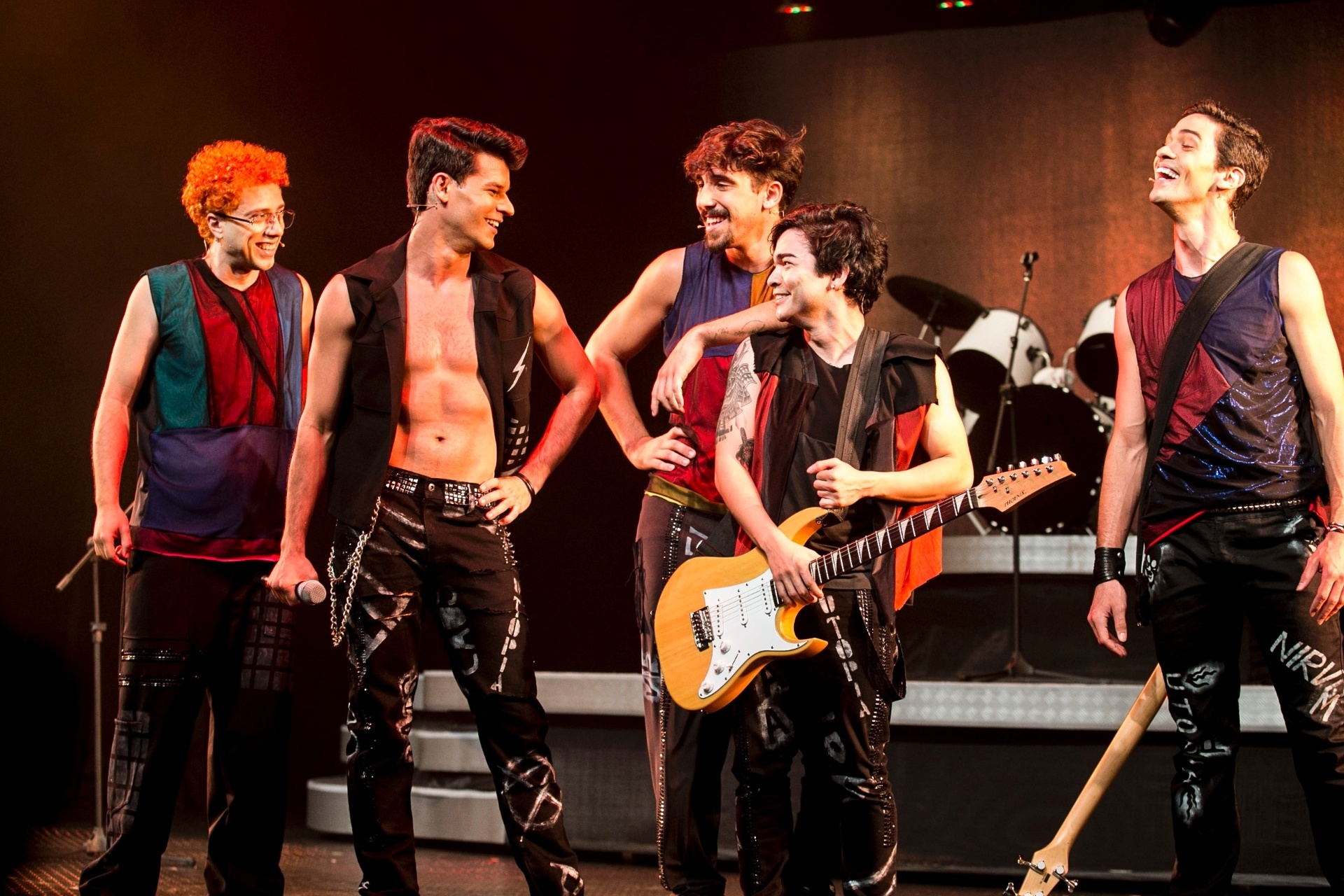 8.mar.2016 - O musical foi escrito como se os próprios integrantes da banda de Guarulhos contassem a sua história - Lucas Lima/UOL